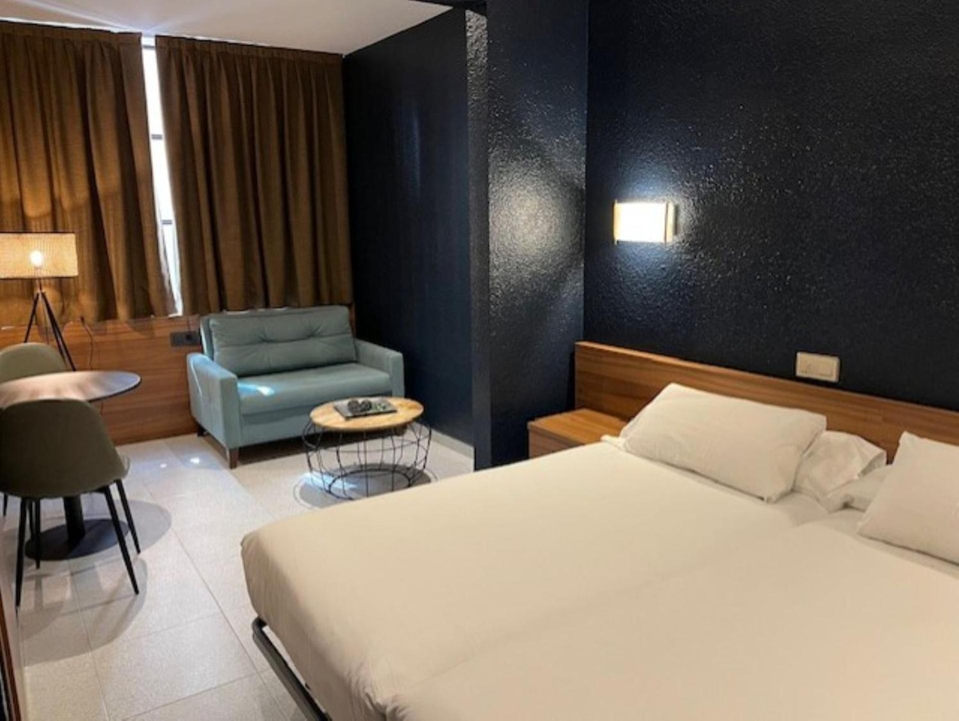 Hostal Iznajar Barcelona — Photos 2